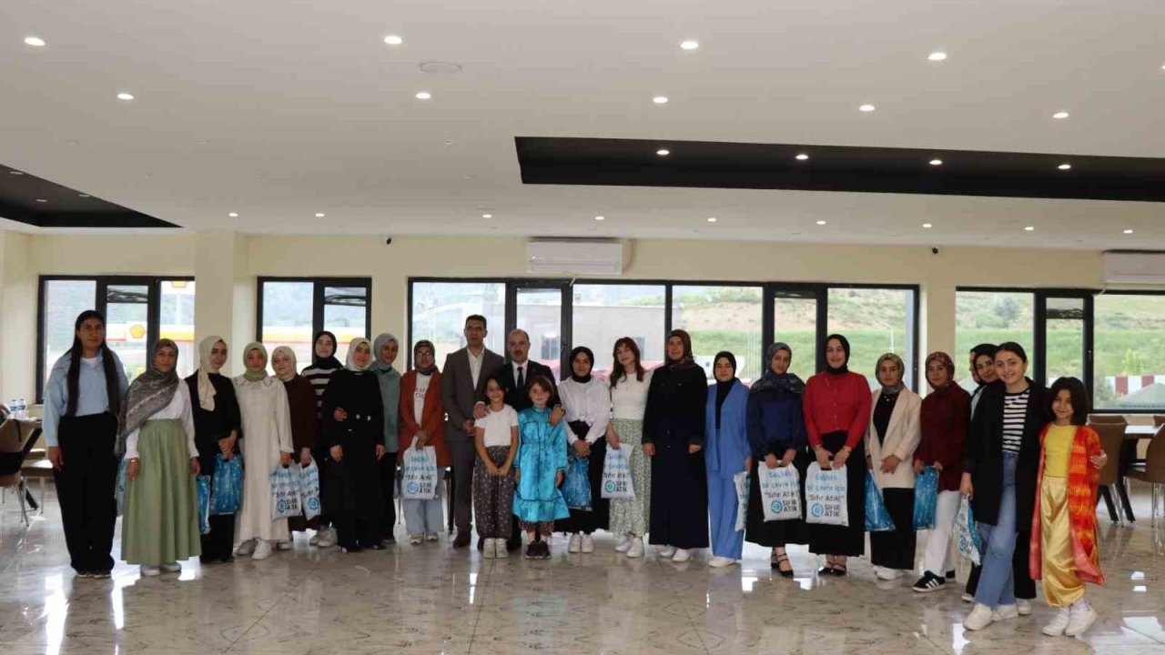 Kaymakam Çelik, Kur’an-ı Kerim’e geçen öğrencilerle bir araya geldi