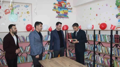 Köy okuluna kütüphane açıldı, öğrenciler kitaplarla buluştu