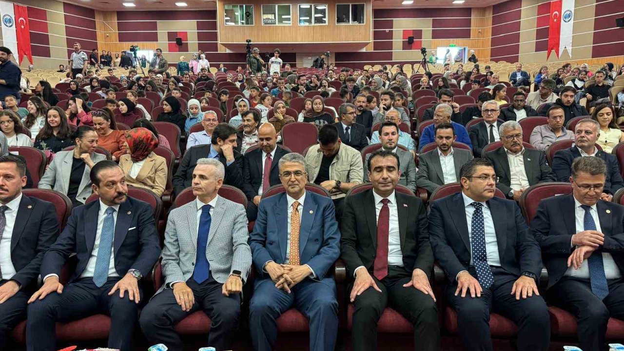 Erzurum Milletvekili Aydın, Kızıl Elma Türkçe Ödül törenine katıldı