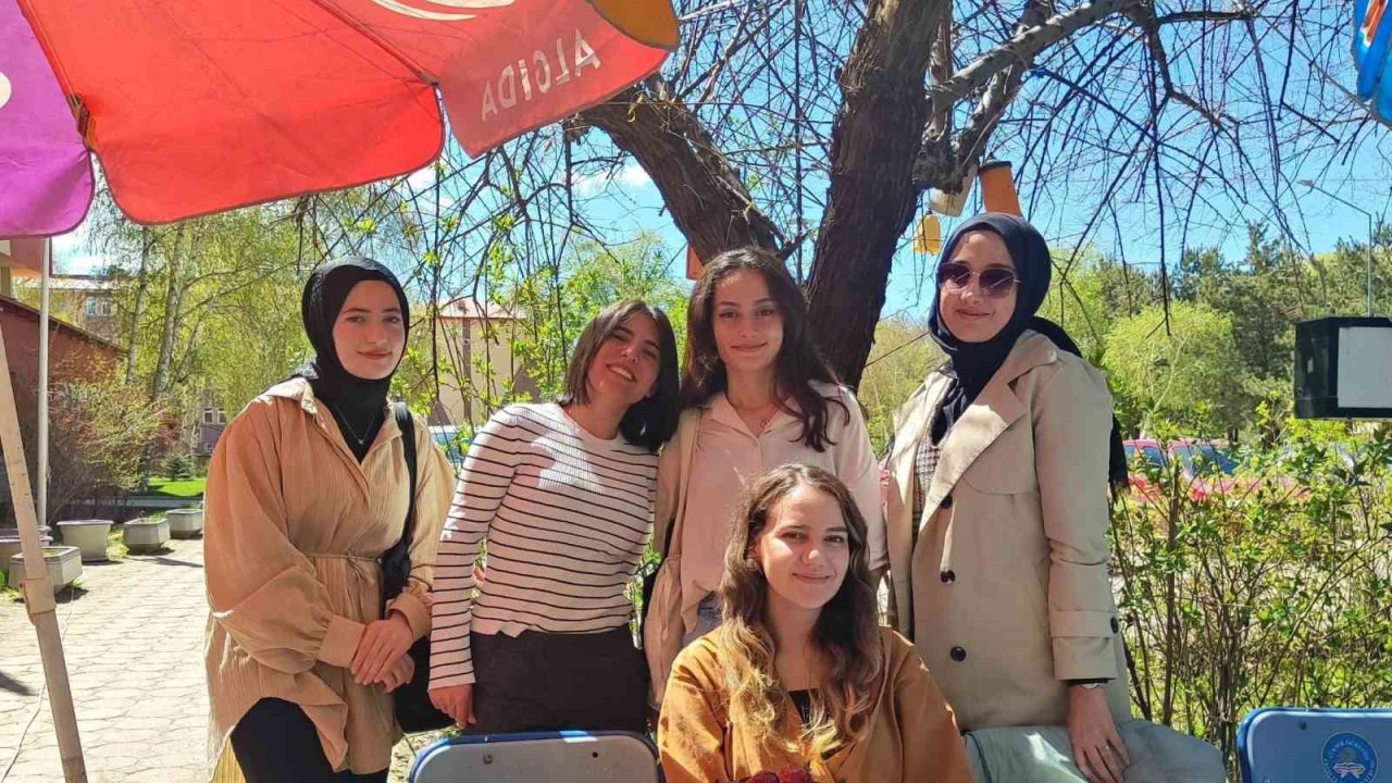 Erzurum'da psikologlar günü kutlaması