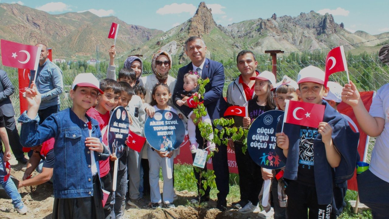 Tortum Yeni Doğan Bebekler Hatıra Ormanına meyve fidanı dikildi