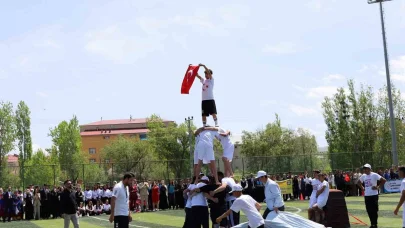 Tutak’ta 19 Mayıs Atatürk’ü anma Gençlik ve Spor Bayramı Coşkuyla kutlandı