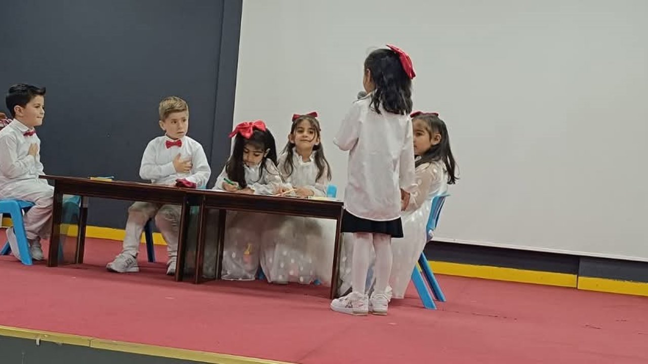 Tutak’ta minik öğrencilerin gösterisi büyük alkış aldı