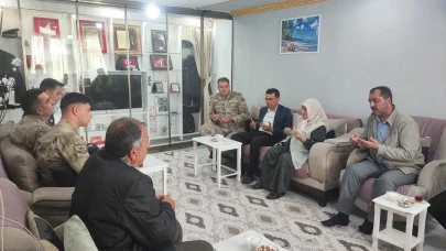 Tutak’ta Anneler gününde anlamlı ziyaret