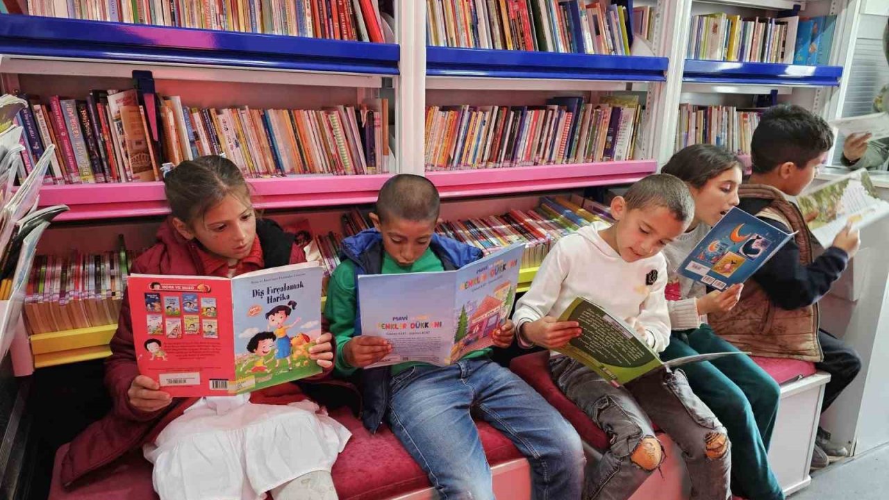 Gezici Kütüphane ile kitap sevgisi aşılanıyor