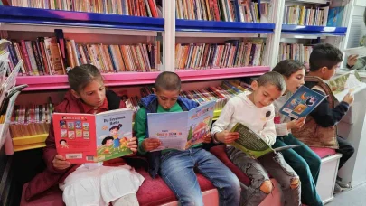 Gezici Kütüphane ile kitap sevgisi aşılanıyor