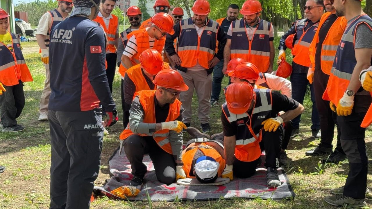Umut Kervanı Ağrı Derneği Arama Kurtarma Ekibi, AFAD eğitimlerini başarıyla tamamladı