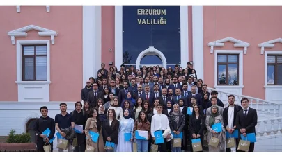 Vali Çiftçi’den Palandöken Ekonomi Forumu’nda görev alan ETÜ’lülere jest