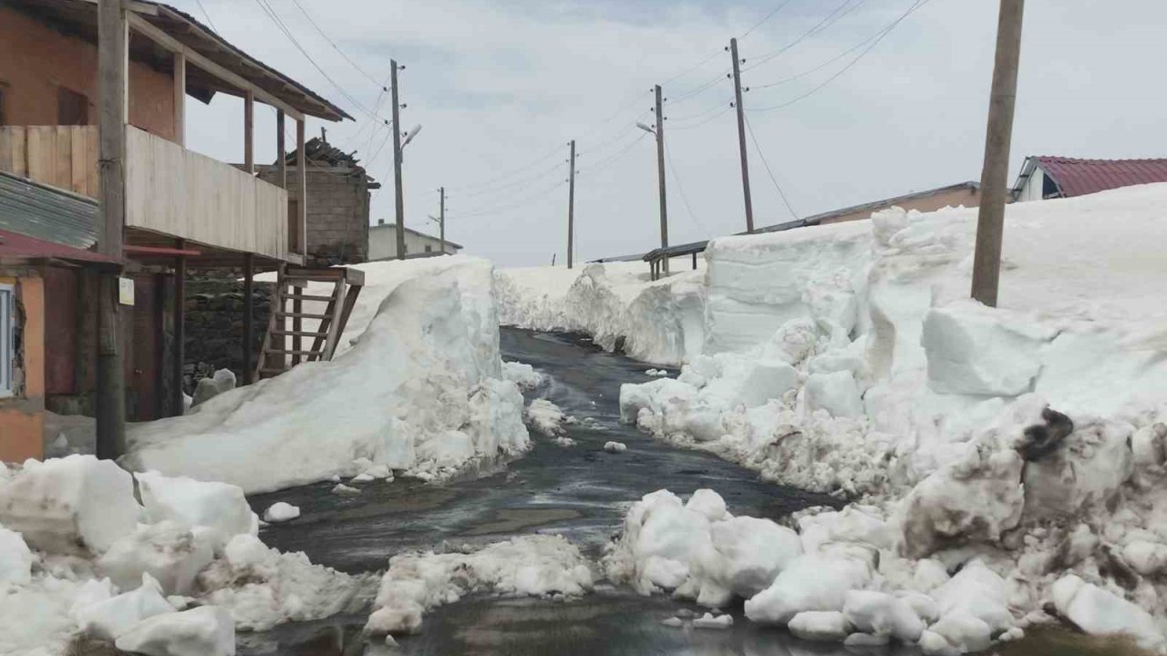 Yayla evleri, mayıs ayında kar altında