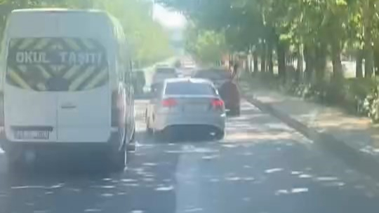 Makas atan sürücü kameraya yansıdı