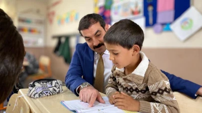 Kaymakam Akköz ve Başkan Elma, Yalınçayır İlkokulu’nu ziyaret etti