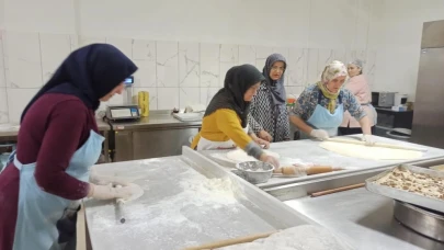 Bayram öncesi kadınların tatlı mesaisi başladı