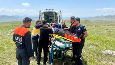 Sarıkamış’ta kayalıklardan düşen çobanı AFAD kurtardı