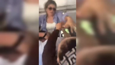 Kadınların otobüsteki kavgası kameraya yansıdı