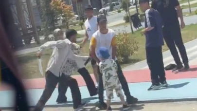 Kavga ettiği kişiye palayla saldırdı