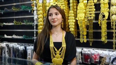Düğünlerin yeni gözdesi imitasyon takılar