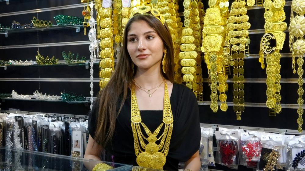 Düğünlerin yeni gözdesi imitasyon takılar