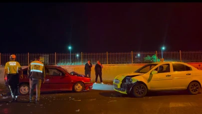 Kars’ta otomobil ile taksi çarpıştı: 2 yaralı