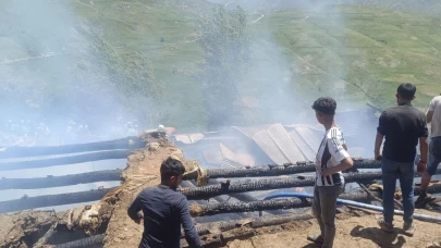 Bahçesaray'da ev yangını: Dumandan zehirlenen 14 yaşındaki çocuk öldü