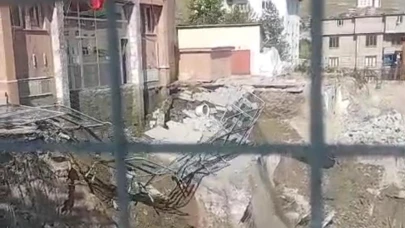 Hakkari'de adliye binasının girişinde çökme