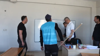 Ağrı'da köy okulları yükümlülerin elleriyle onarılıp güzelleştiriliyor