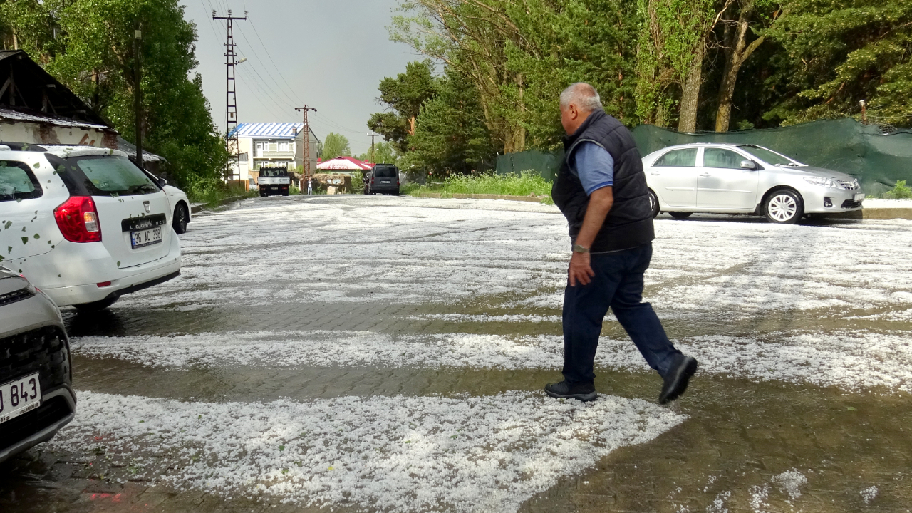Sarıkamış'ta sağanak ve dolu etkili oldu