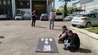 Milli Eğitim Müdürlüğü önünde oturma eylemi