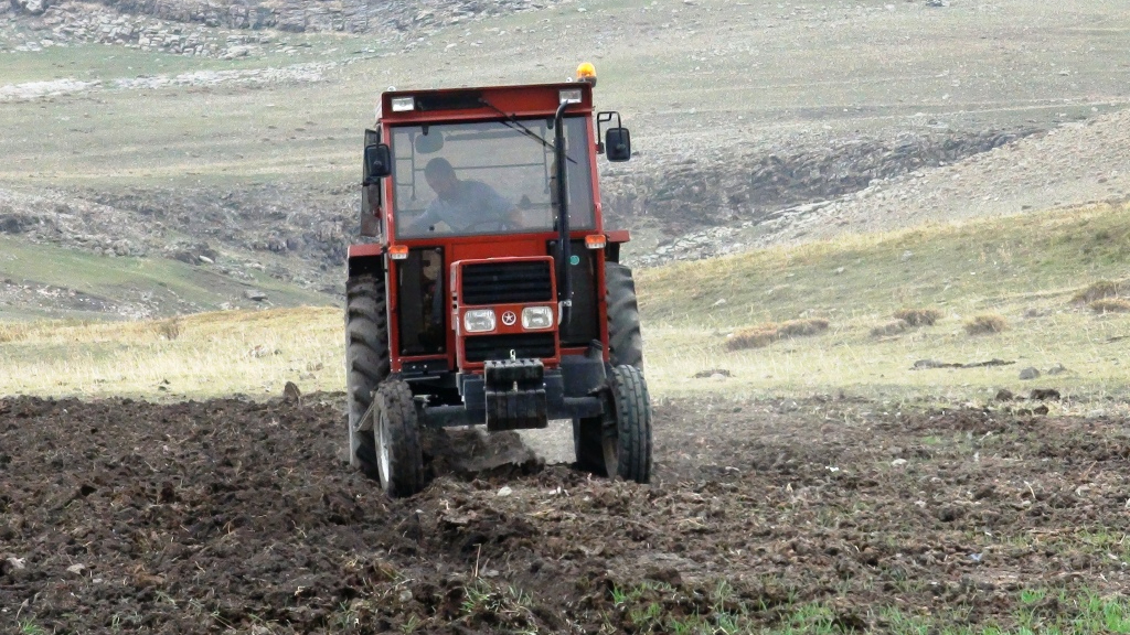 Kars’ta her 2 araçtan 1’isi traktör