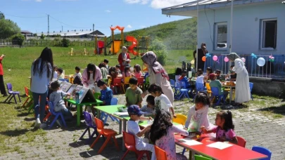 Akyaka’da okul öncesi çocuk şenlikleri renkli görüntüler oluşturdu