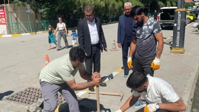 Kağızman’da kaldırım taşları yenileniyor