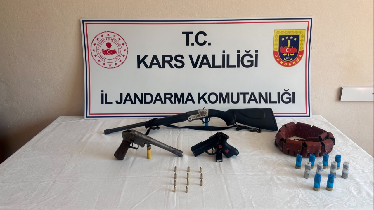 Kars’ta silah ve mühimmat ele geçirildi