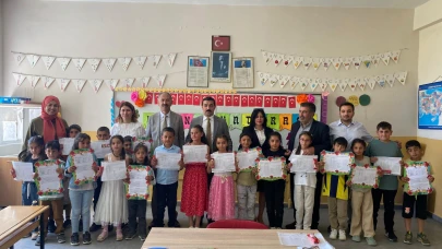 Arpaçay’da öğrencilerin karne sevinci
