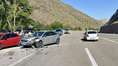 Malatya'da 2 otomobil çarpıştı: 1 yaralı