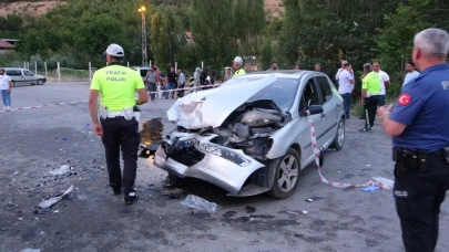 Malatya'da iki araç kafa kafaya çarpıştı: 11 yaralı