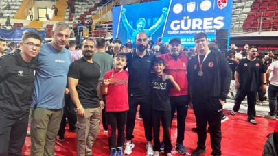 Genç güreşçiler Kars’ı, Sivas’ta gururla temsil etti