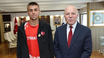 Başkan Sekmen, şampiyon atleti tebrik etti
