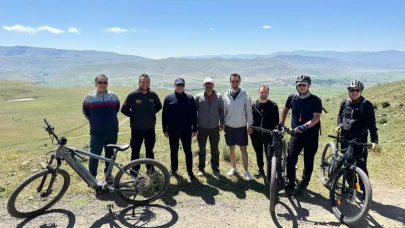 Bisikletçiler Dumlu Baba Yaylası’nda pedal çevirdi
