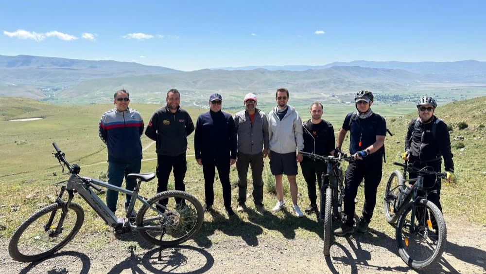 Bisikletçiler Dumlu Baba Yaylası’nda pedal çevirdi
