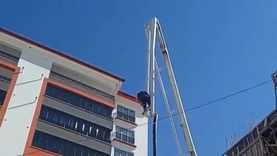 İşçinin tehlikeli hareketi kameraya yansıdı
