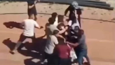 Çocukların kavgasına aileler karıştı: Kadınlar saç baş birbirine girdi