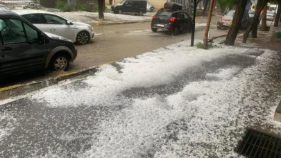 Kağızman’da dolu tarım arazilerine zarar verdi