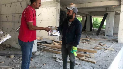 Ağrı’da Kızılay gönüllüleri babaların yüzünü güldürdü