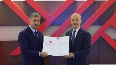AİÇÜ Rektörü Prof. Dr. İlhami Gülçin mazbatasını aldı