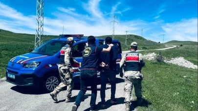 Aranan şahıslar Jandarmadan kaçamadı