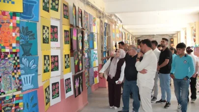 Doğubayazıt’ta yıl sonu resim sergisi açıldı