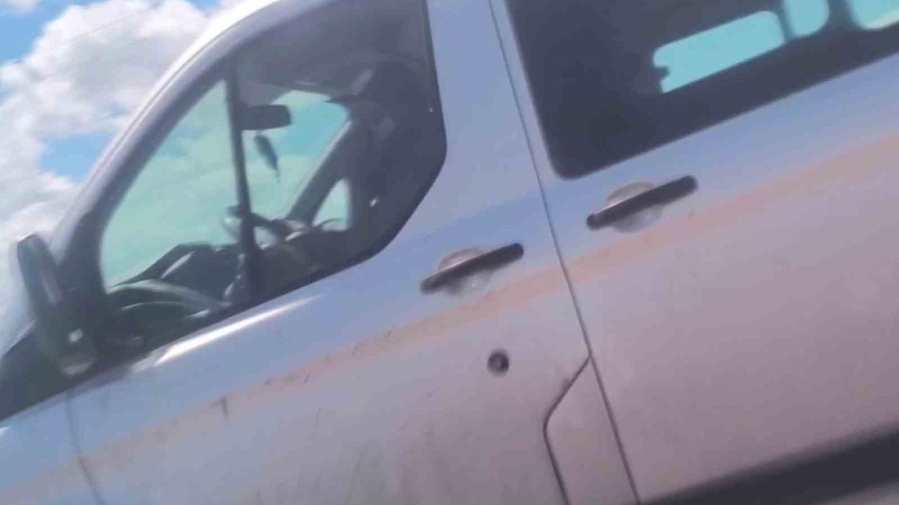 Erzurum-Artvin karayolunda iki farklı sürücü trafiği tehlikeye attı