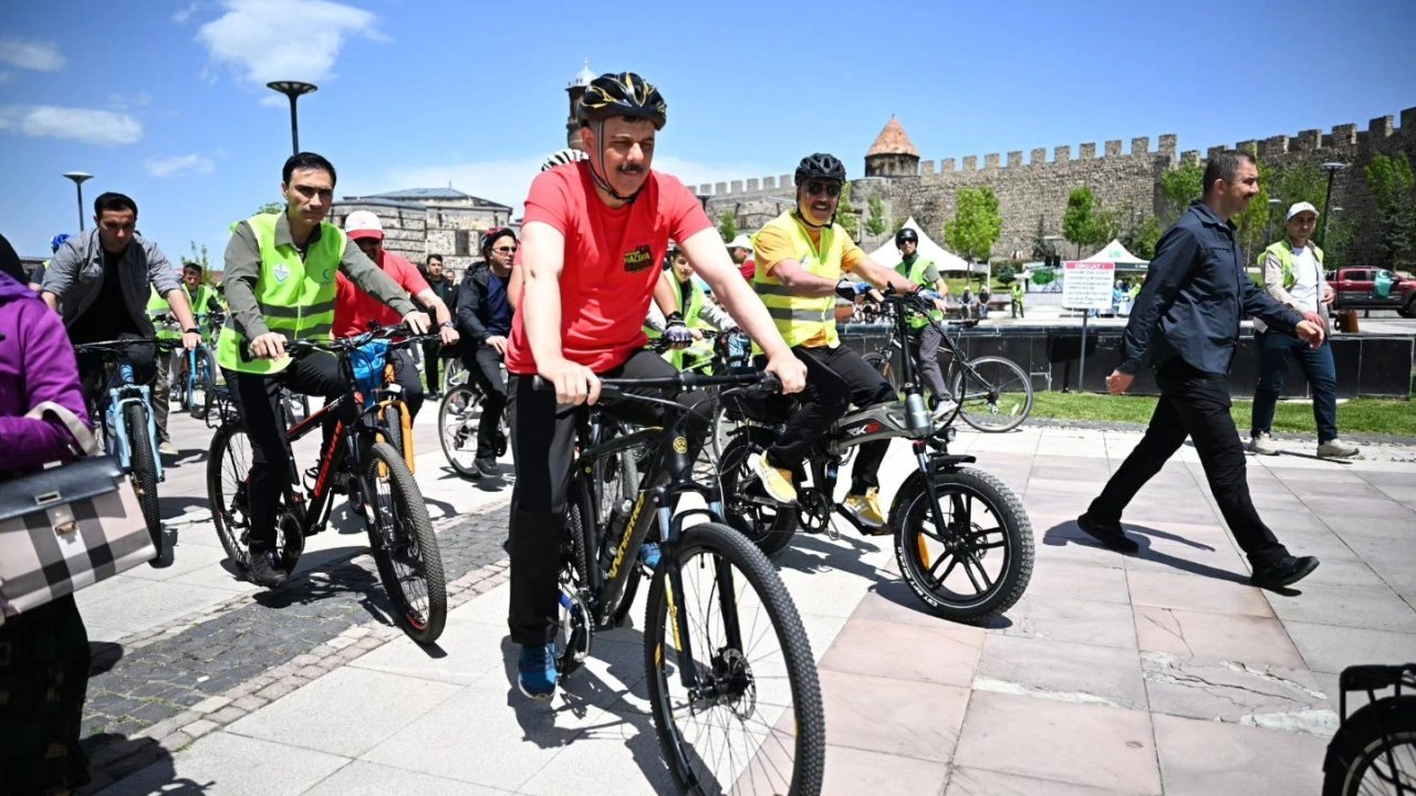 Erzurum’da pedallar sağlıklı hayatlar için çevrildi
