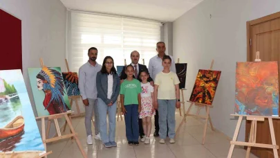 Farklı tekniklerle duygularını tuale yansıttılar