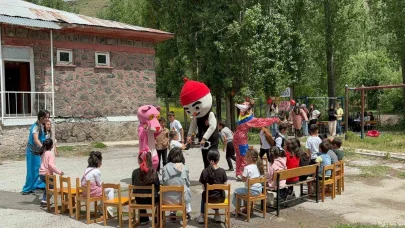 Fen Lisesi öğrencileri köy okulu şenliklerine katıldı