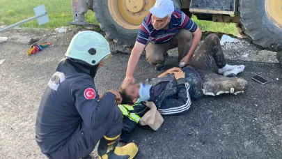 İş makinesi yemek molasındaki işçilerin arasına daldı